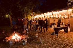 Buiten Bar in het bos bij Outdoors Holten