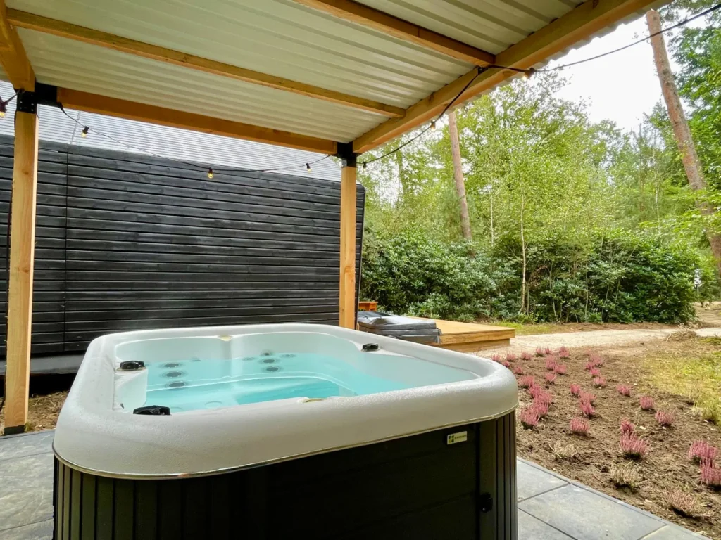 Jacuzzi op ons vakantiepaerk in Holten Huisje in de natuur met jacuzzi huren
